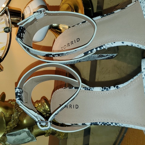 Torrid size 10.5 animal print shoe - Picture 8 of 9